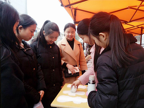 校團委開展“職院賣場”之女神專場活動(4).jpg